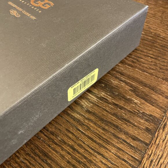 UGG Sheepskin 4Piece Care Kit- Protector, Clean &Condition, Freshener, Brush NIB - Picture 3 of 4